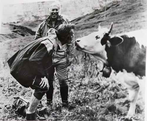 Clinet Eastwood meets a swiss cow ! 